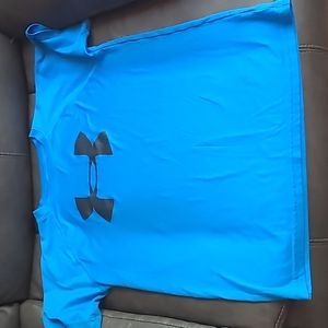 Under Armour Heat Gear Boys Size Large Shirt